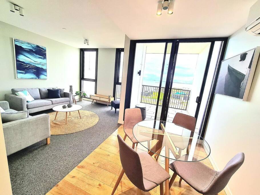 309 Waterfront Apartment *