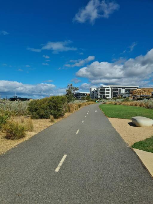 309 Waterfront Apartment Werribee South